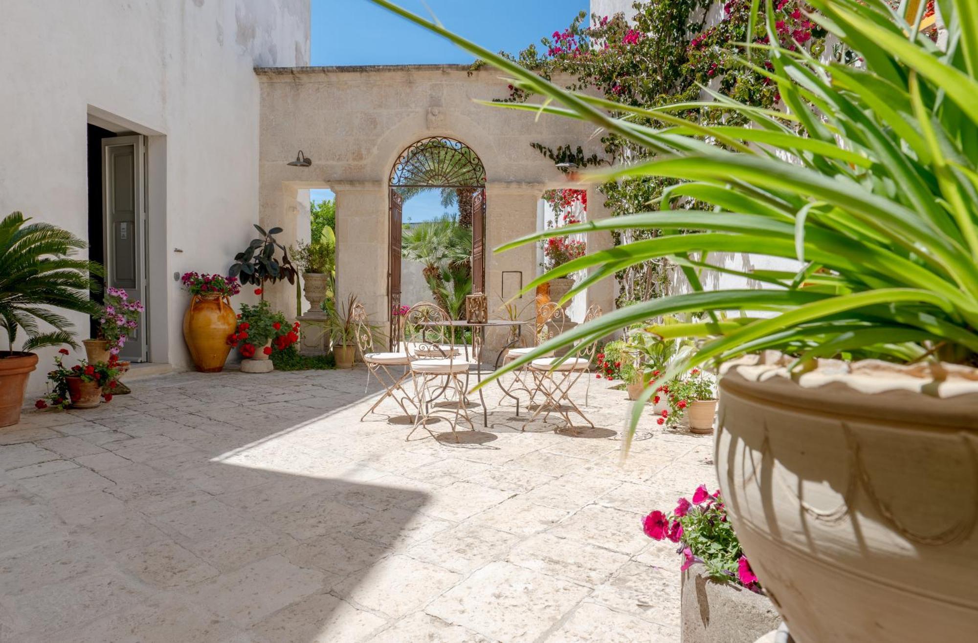ジュルディニャーノ Palazzo Angelica - Luxury Retreat Otranto Bed & Breakfast エクステリア 写真